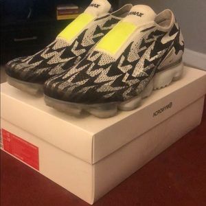 NIKE 18’ vapormax moc “ACRONYM” sz 13